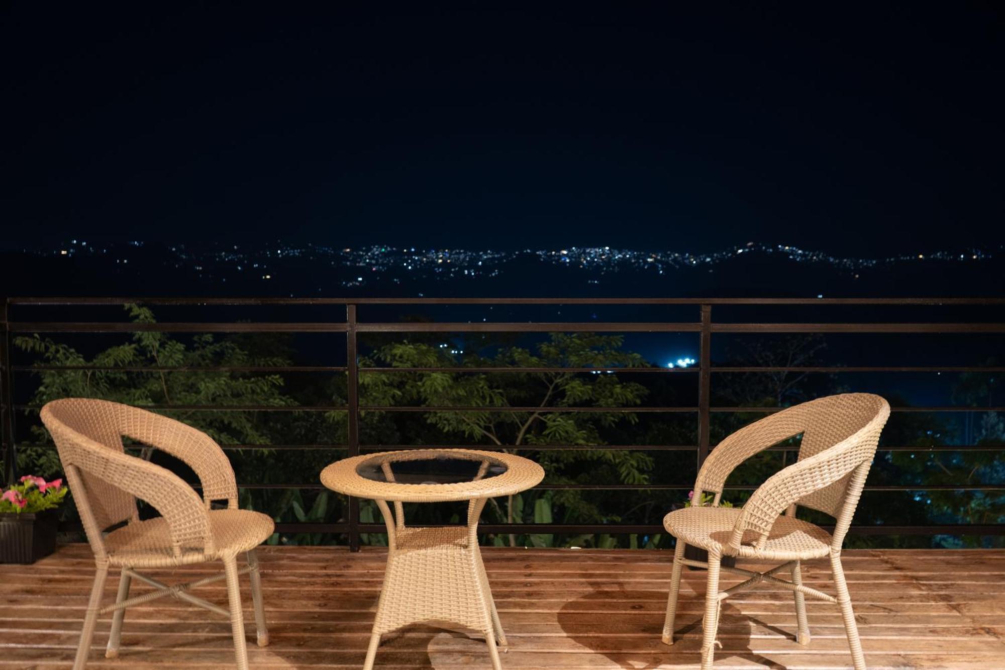 Cave Hill By Ferns Hotel Āīzawl Buitenkant foto