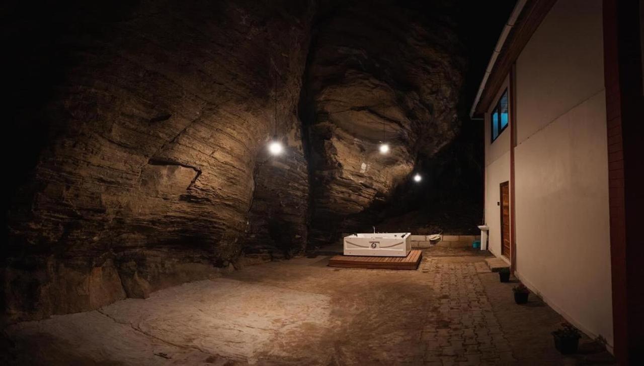 Cave Hill By Ferns Hotel Āīzawl Buitenkant foto